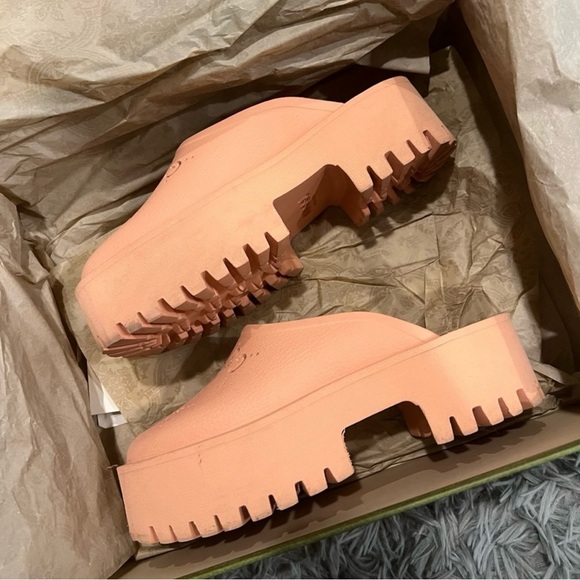 Gucci Platform Mules - Picture 7 of 7